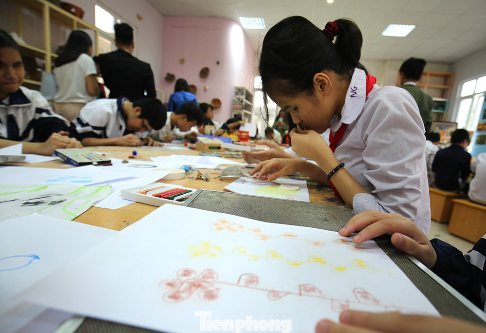 Nghệ thuật vượt qua thị giác của học sinh trường Nguyễn Đình Chiểu ảnh 4