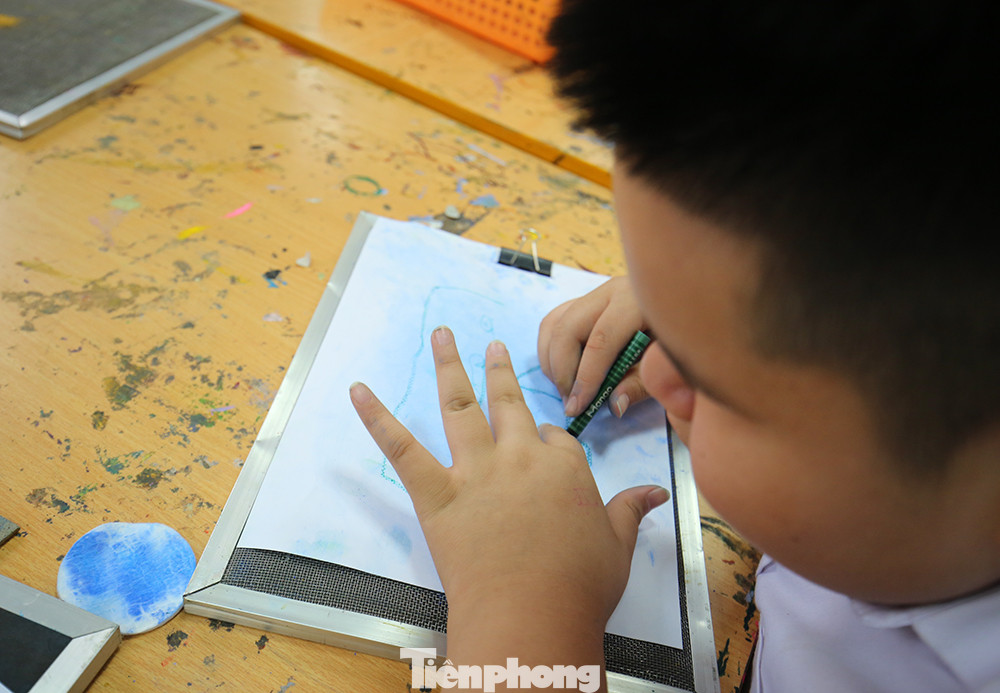 Nghệ thuật vượt qua thị giác của học sinh trường Nguyễn Đình Chiểu ảnh 2