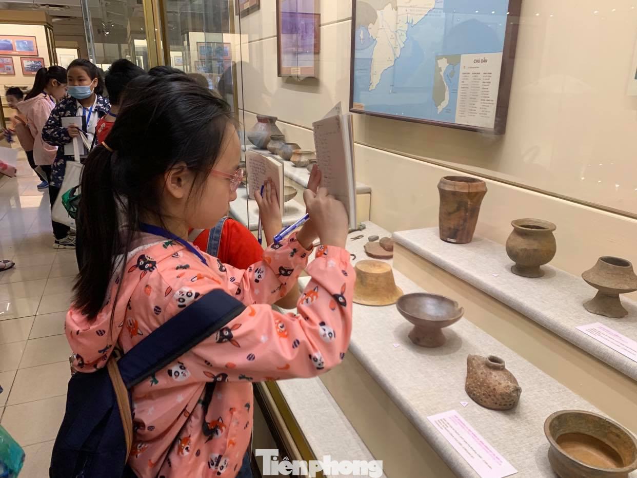 Giáo viên Địa lý sao phải dạy Lịch sử? ảnh 1