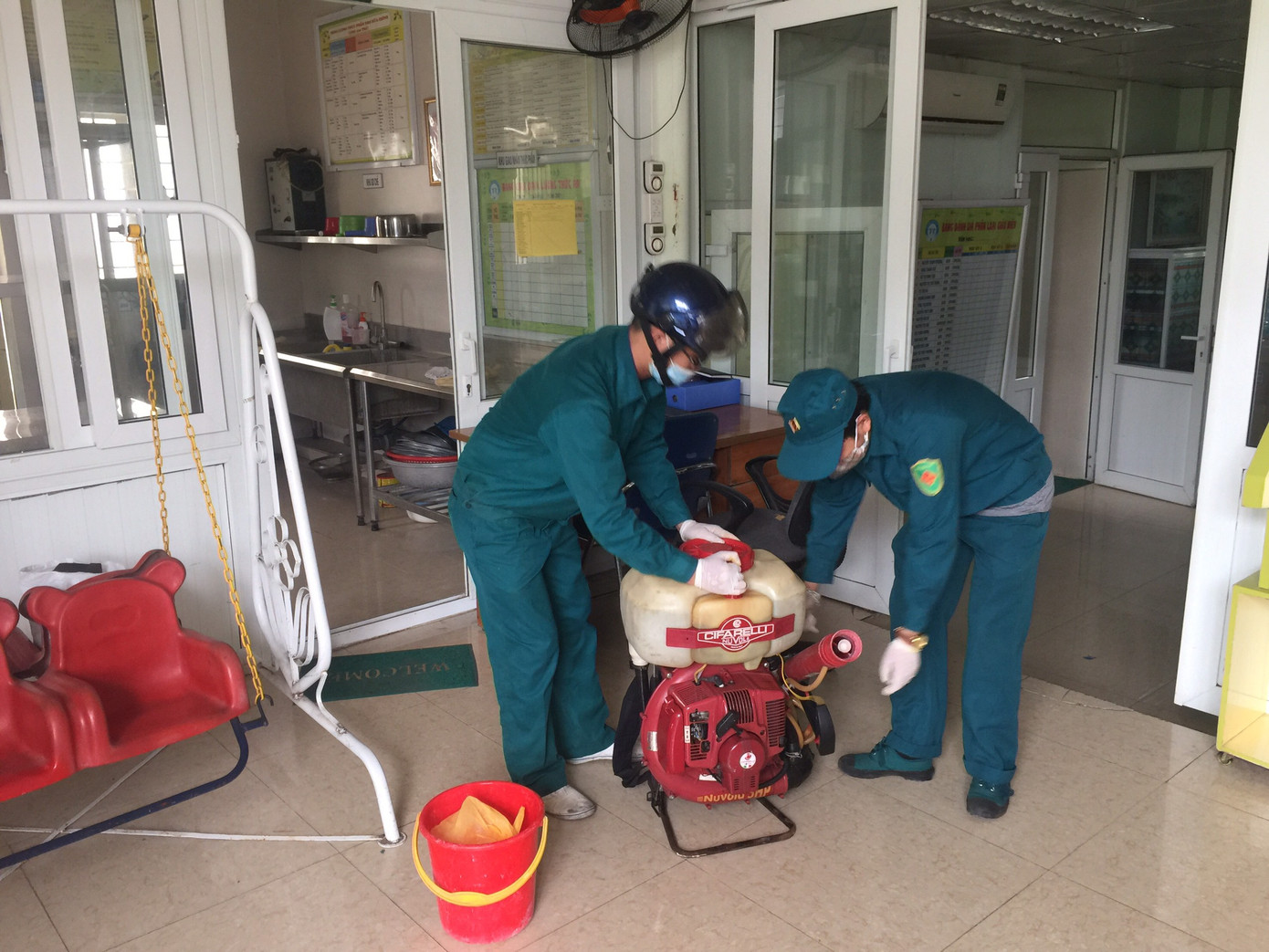 Hà Nội: Các trường mầm non tất bật vệ sinh chuẩn bị đón học sinh trở lại ảnh 5