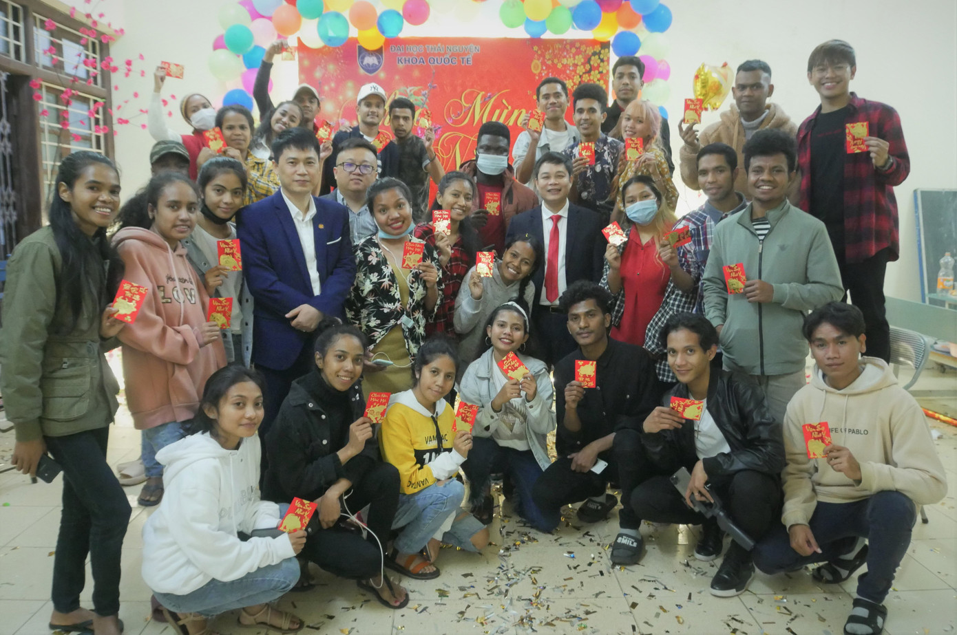 Lưu học sinh quốc tế háo hức ăn tết tại Việt Nam ảnh 1