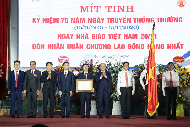 Trường đại học Giao thông Vận tải đón nhận Huân chương ảnh 1