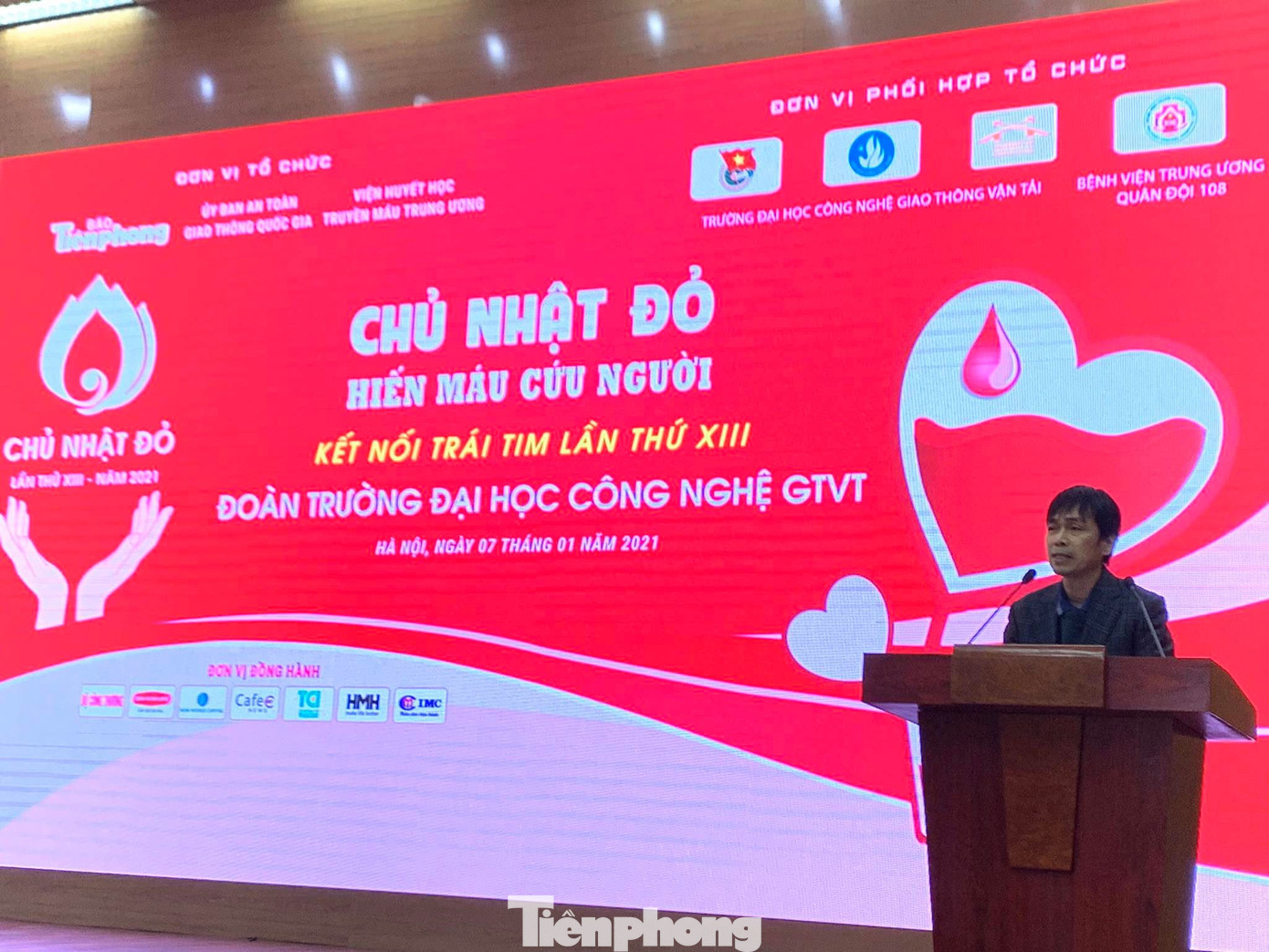 Lần đầu tiên Chủ nhật Đỏ đến với trường ĐH Công nghệ Giao thông Vận tải ảnh 1