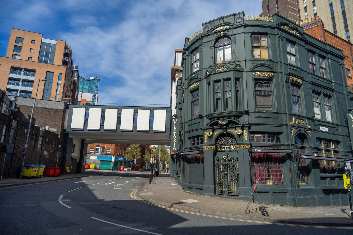 Lưu học sinh Việt Nam tại Anh đối mặt thế nào với dịch COVID-19 ảnh 1