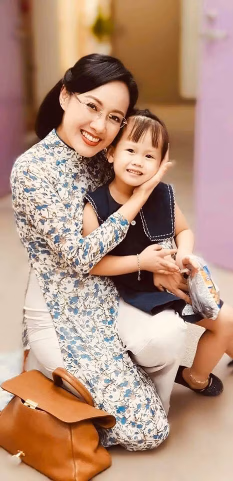 Hai BTV Thời sự giờ vàng VTV xúc động nói về nghề báo ảnh 1