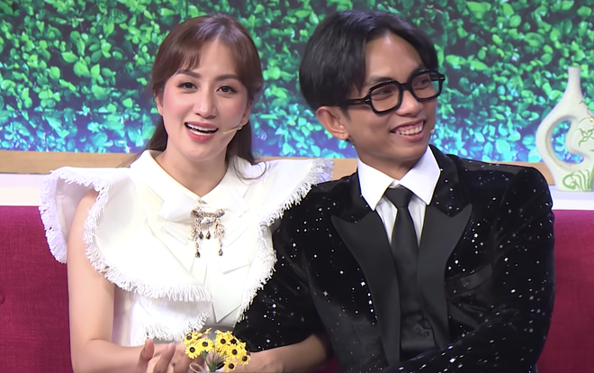 Showbiz 26/6: Đông Nhi tiết lộ lý do và cát-xê đi diễn khi bầu 5 tháng ảnh 4