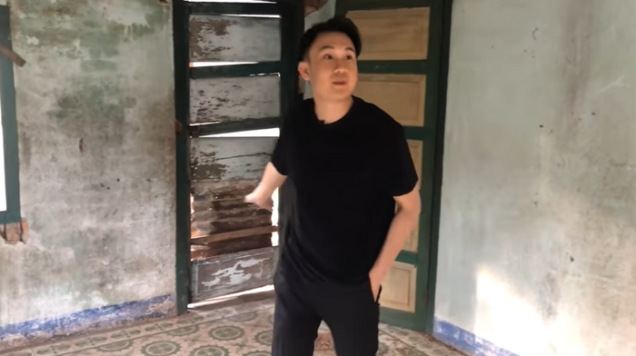 Showbiz 21/6: Hé lộ ngôi nhà đang bỏ hoang ở quê nhà của danh hài Hoài Linh ảnh 1