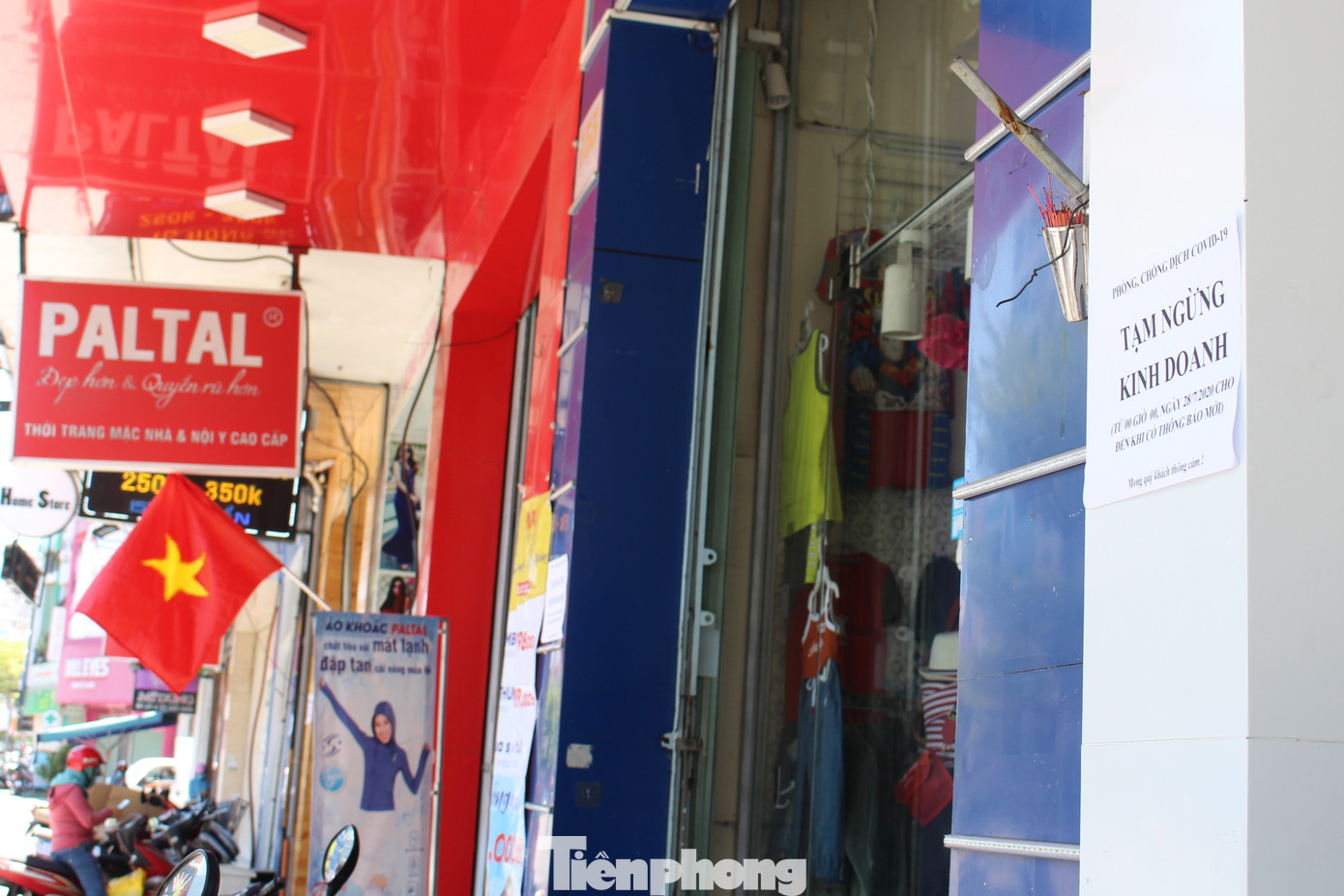 Dân bịt kín khẩu trang, hàng quán treo biển bán mang về ảnh 7