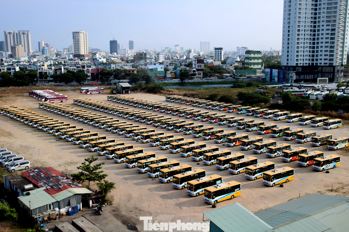 Dân bịt kín khẩu trang, hàng quán treo biển bán mang về ảnh 17