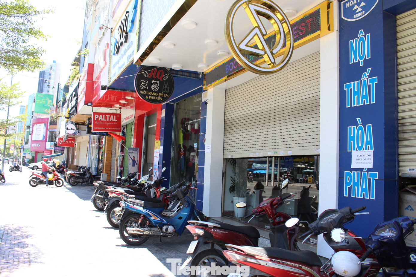 Dân bịt kín khẩu trang, hàng quán treo biển bán mang về ảnh 6