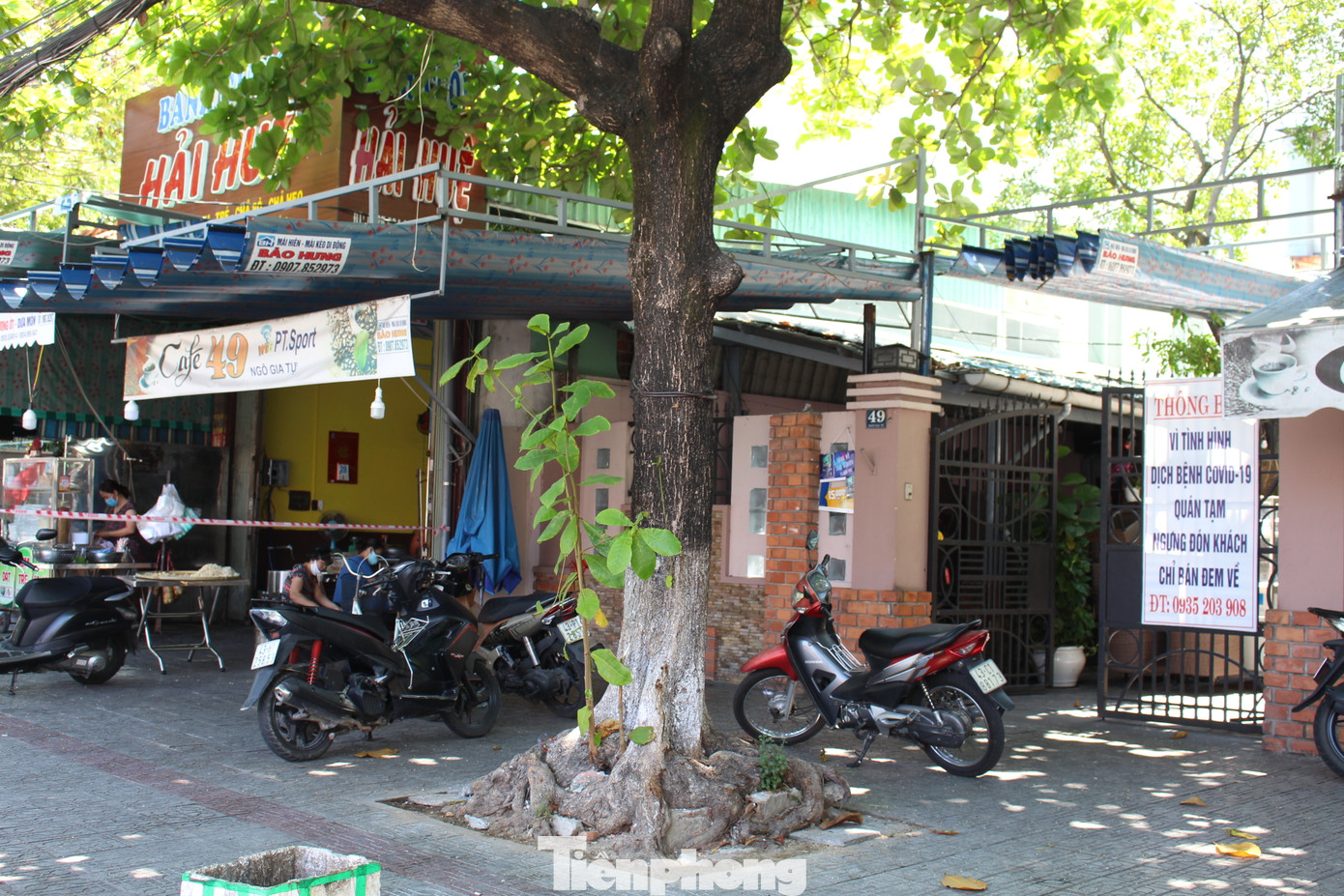 Dân bịt kín khẩu trang, hàng quán treo biển bán mang về ảnh 12