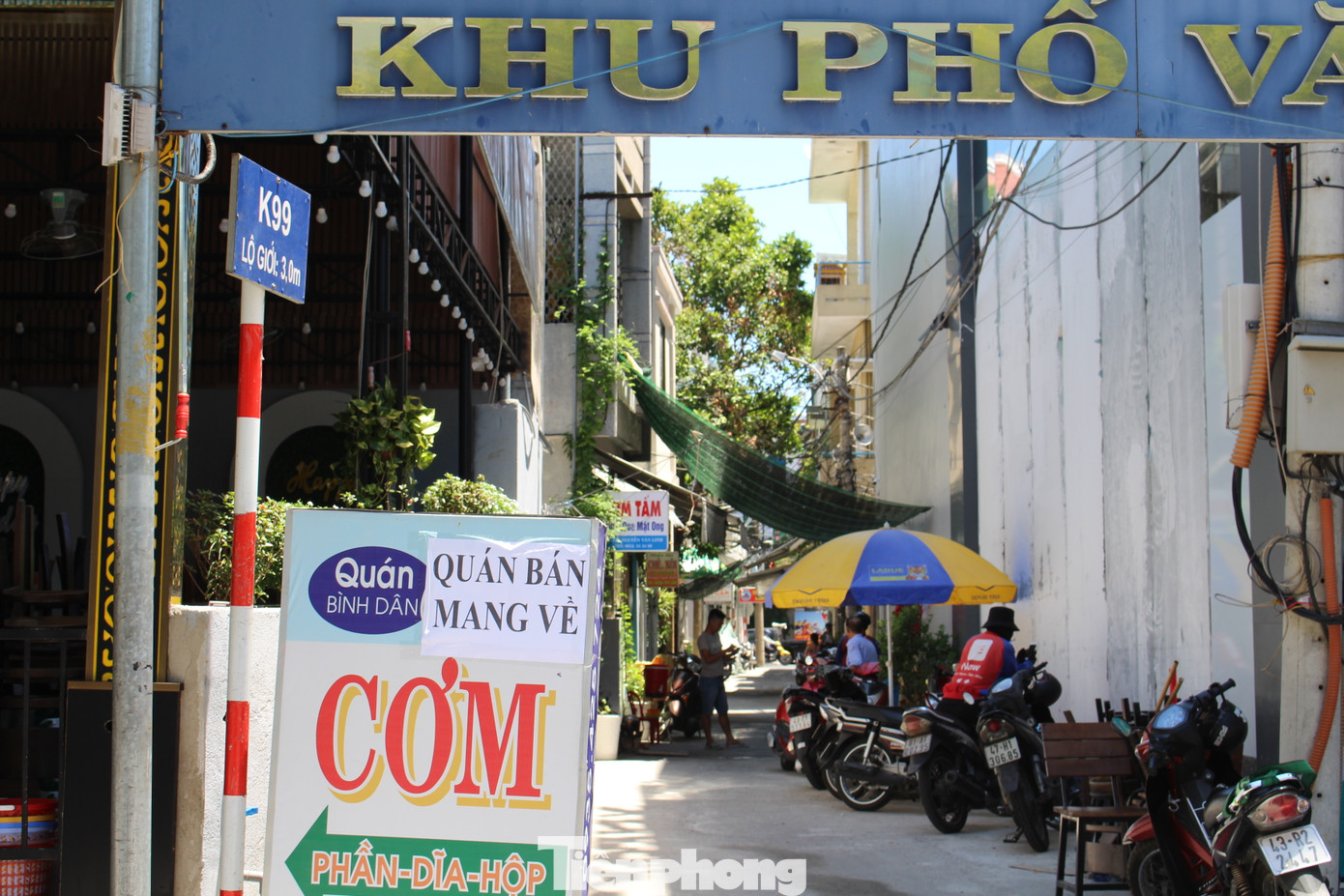 Dân bịt kín khẩu trang, hàng quán treo biển bán mang về ảnh 14