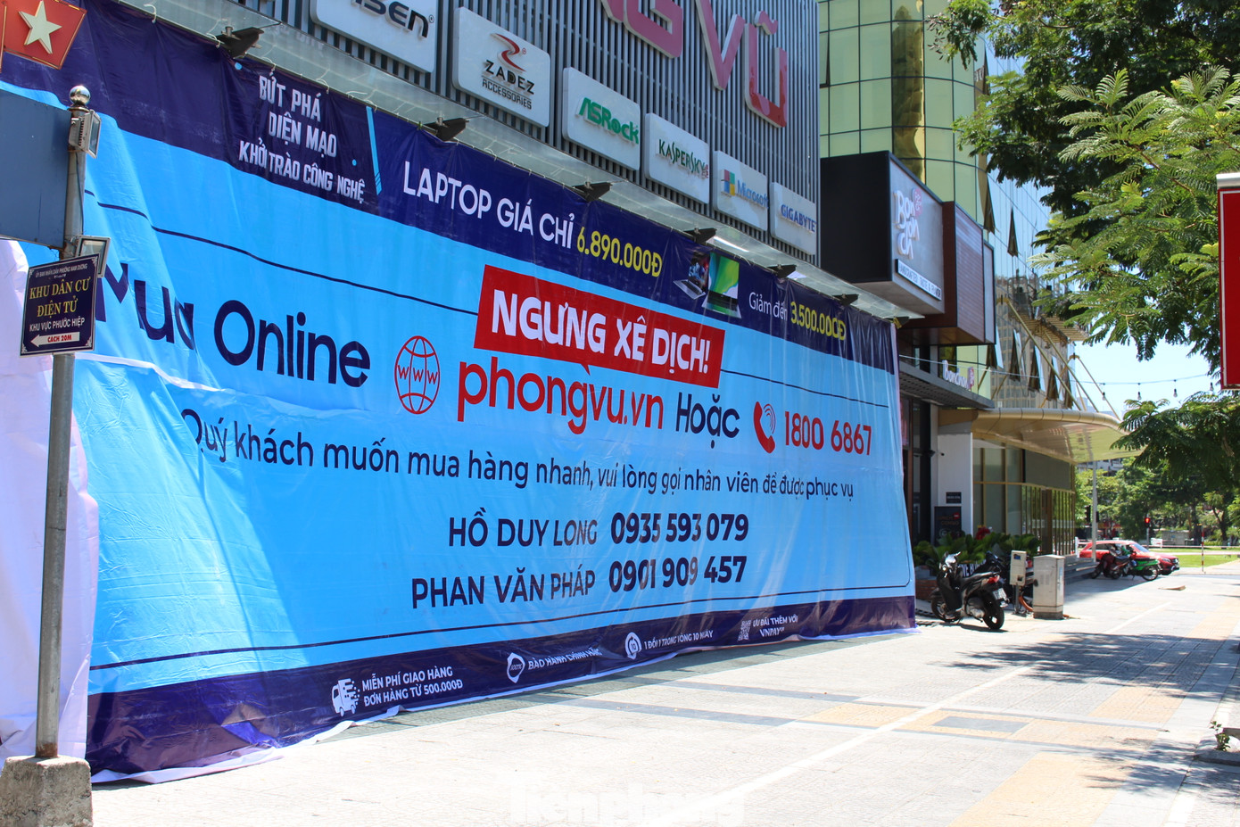 Dân bịt kín khẩu trang, hàng quán treo biển bán mang về ảnh 13