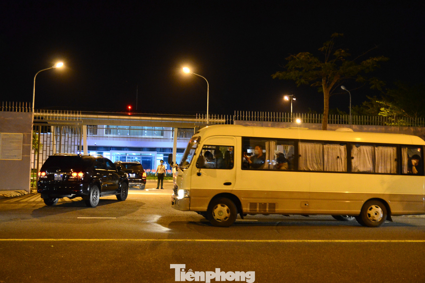 Đoàn du khách Daegu rời Đà Nẵng về Hàn Quốc lúc nửa đêm ảnh 1