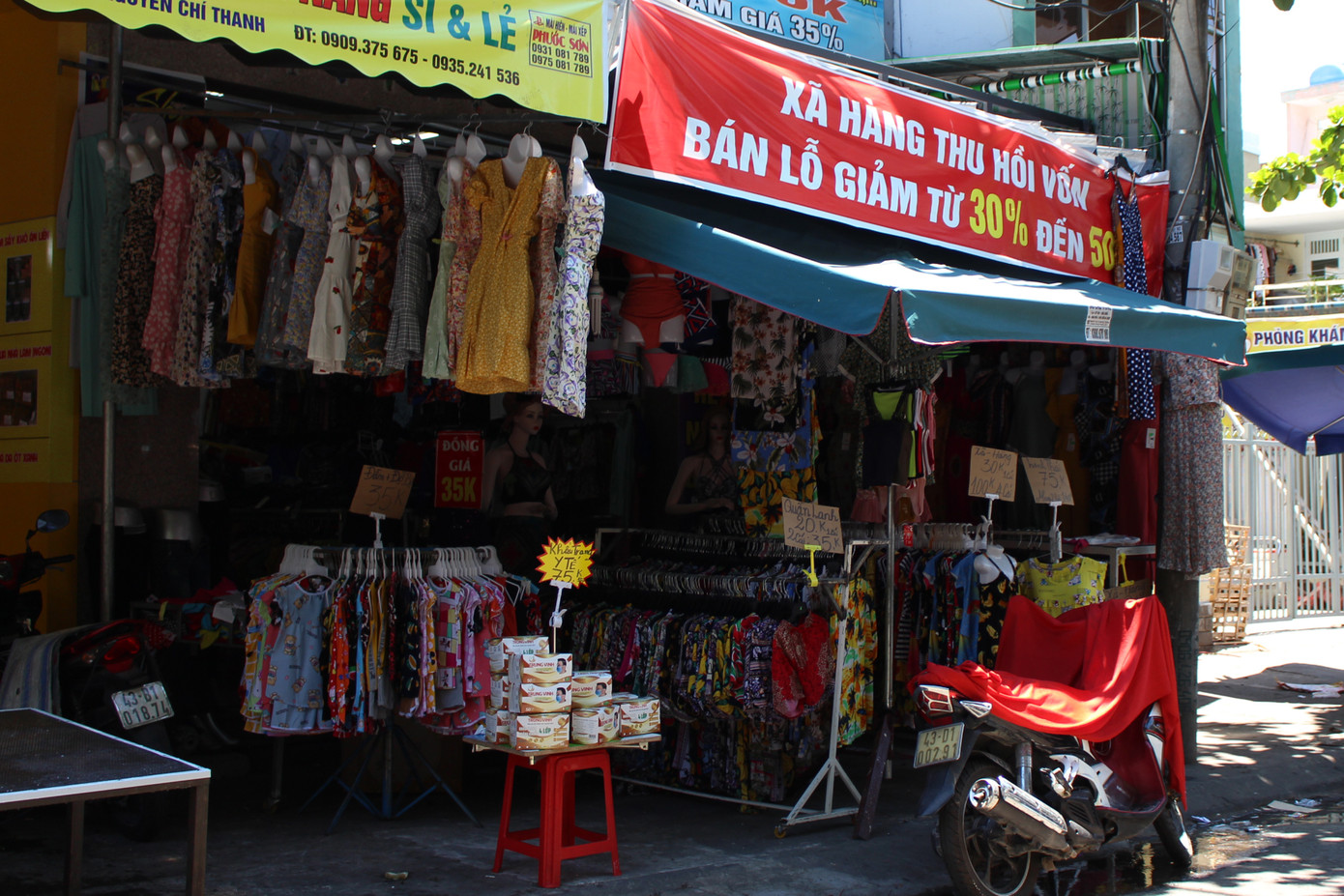 Ra nhà thuốc khó mua khẩu trang y tế, facebook bán tràn lan ảnh 1