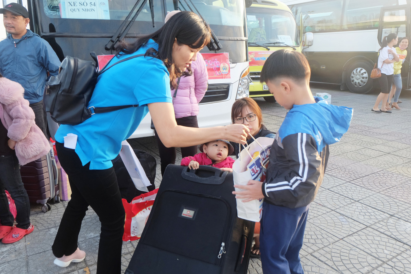 62 chuyến xe miễn phí đưa 2500 công nhân về quê đón Tết ảnh 3