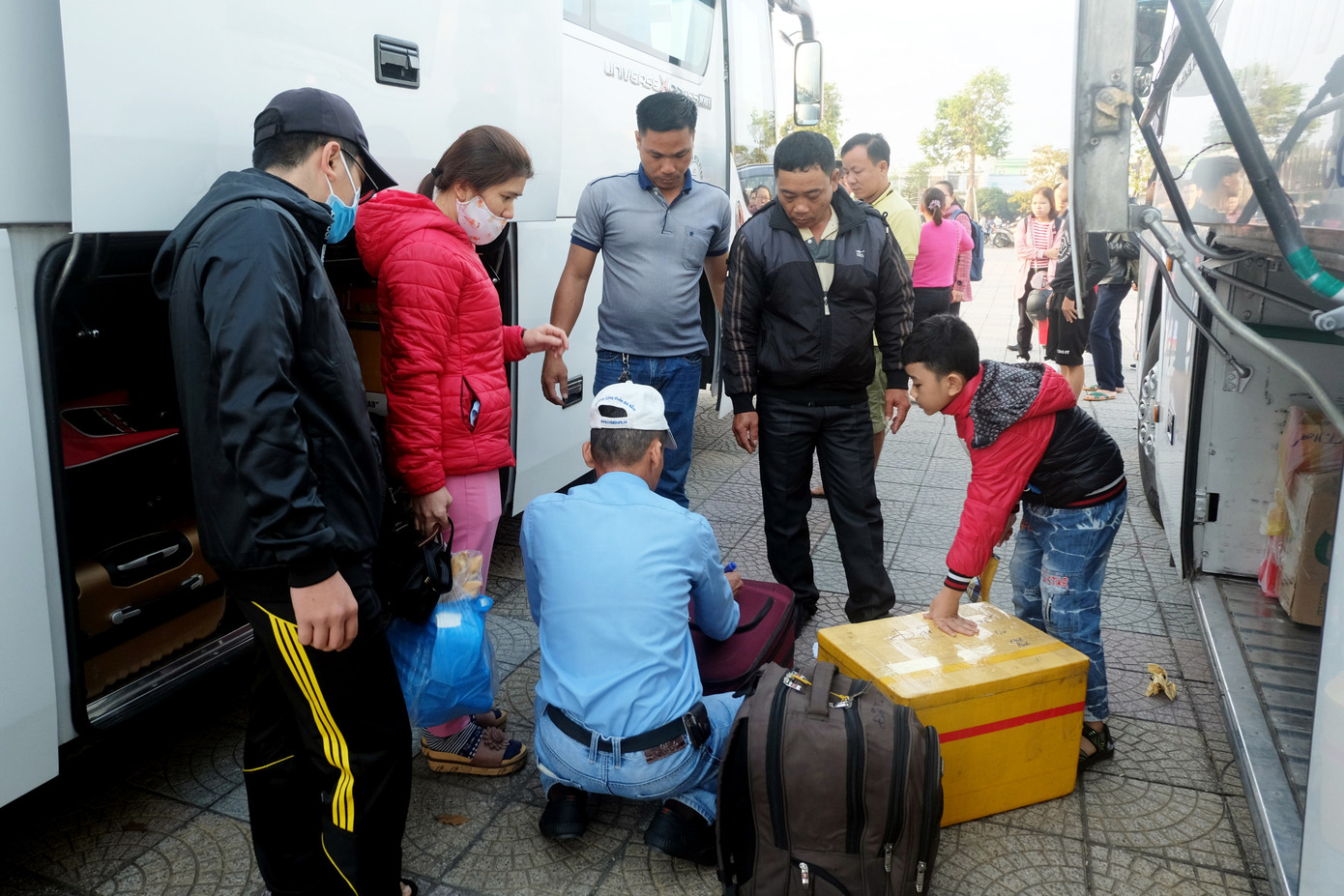 62 chuyến xe miễn phí đưa 2500 công nhân về quê đón Tết ảnh 2