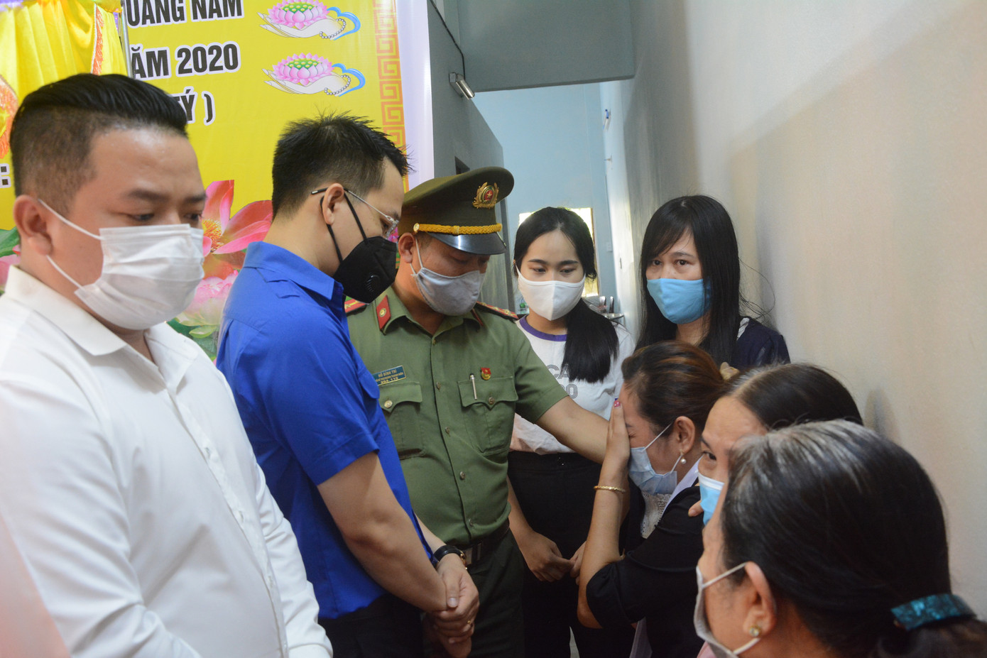 T.Ư Đoàn truy tặng huy hiệu Tuổi trẻ dũng cảm cho chiến sỹ hy sinh khi bắt tội phạm ảnh 2