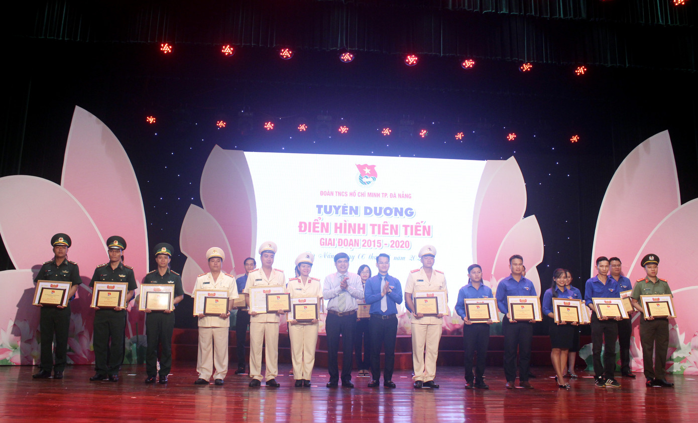 Tuyên dương 100 cán bộ Đoàn tiêu biểu trong phong trào thi đua yêu nước ảnh 1