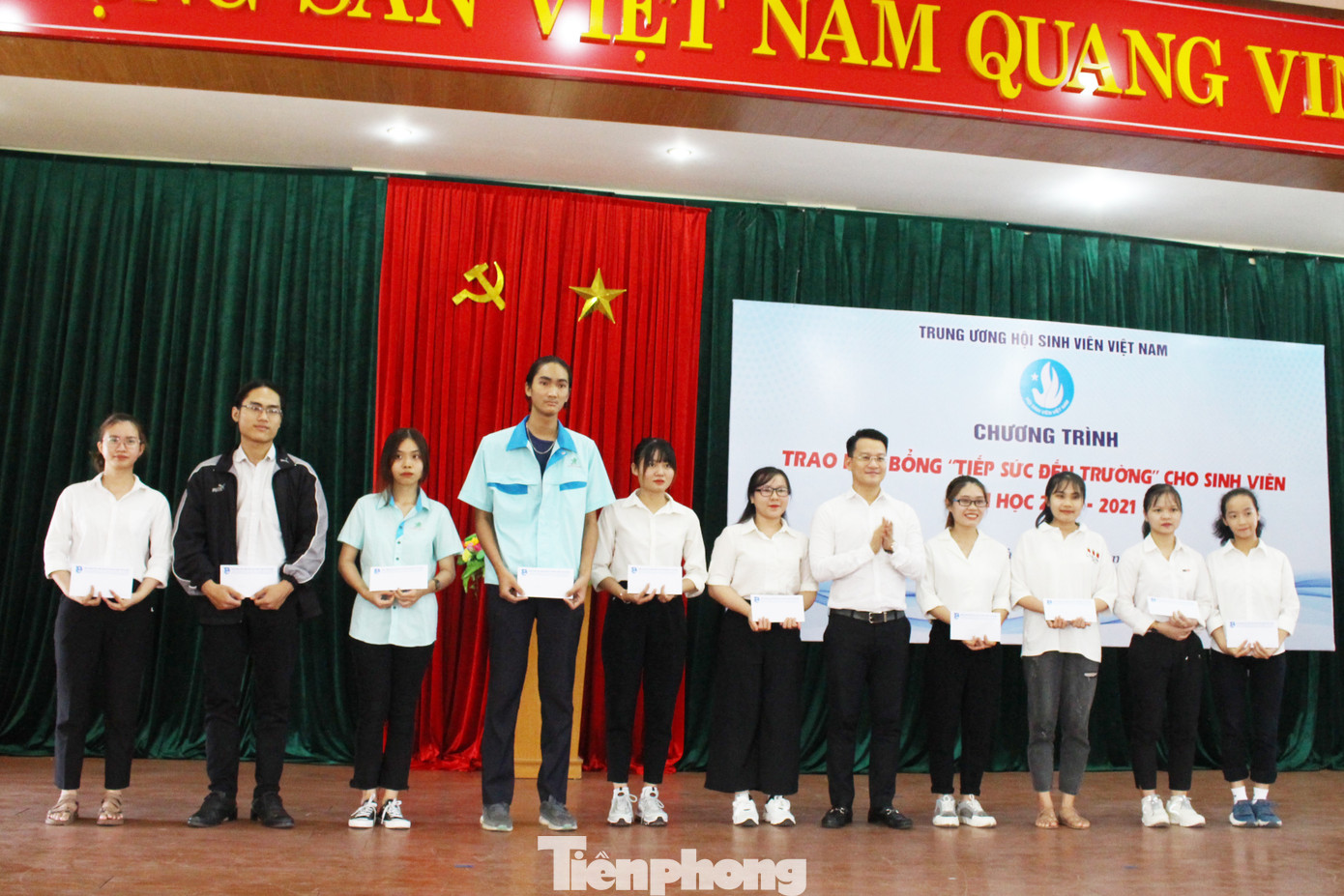 Sinh viên bị ảnh hưởng bởi COVID-19 được 'Tiếp sức đến trường' ảnh 1