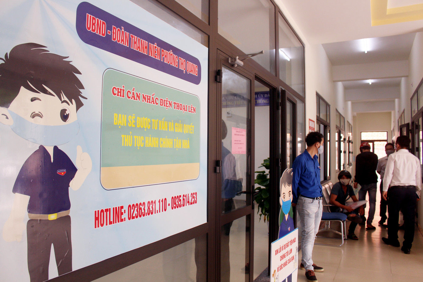 'Ship' dịch vụ hành chính đến tận nhà cho dân Đà Nẵng trong mùa dịch COVID-19 ảnh 1