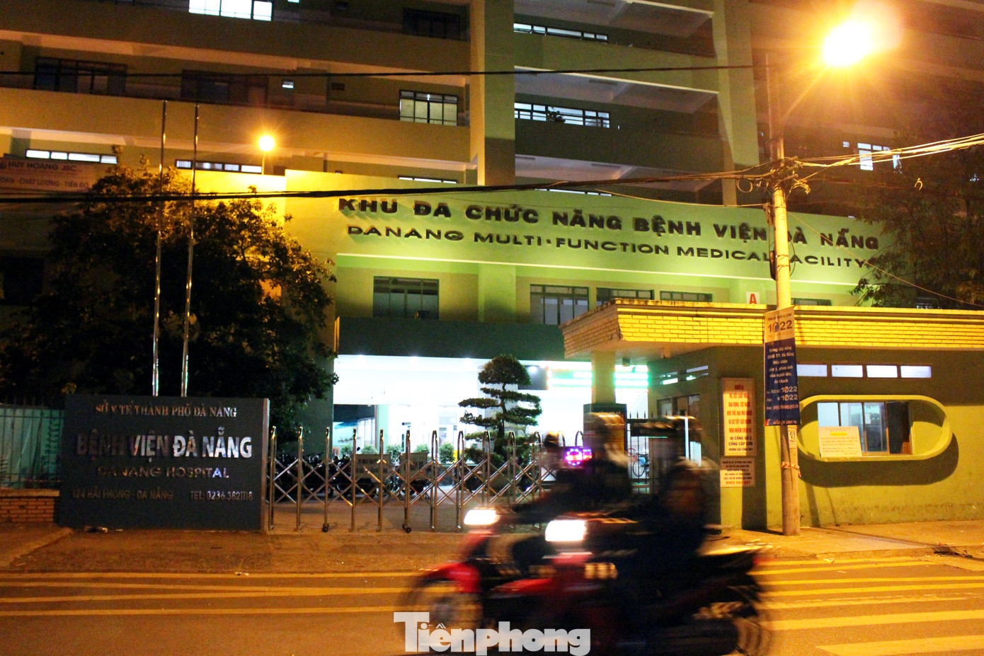 Người dân Đà Nẵng hát vang, vẫy cờ thời điểm gỡ phong tỏa ảnh 15