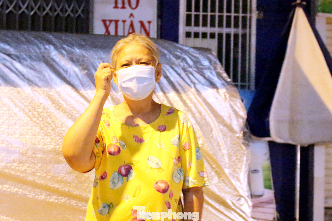 Người dân Đà Nẵng hát vang, vẫy cờ thời điểm gỡ phong tỏa ảnh 13