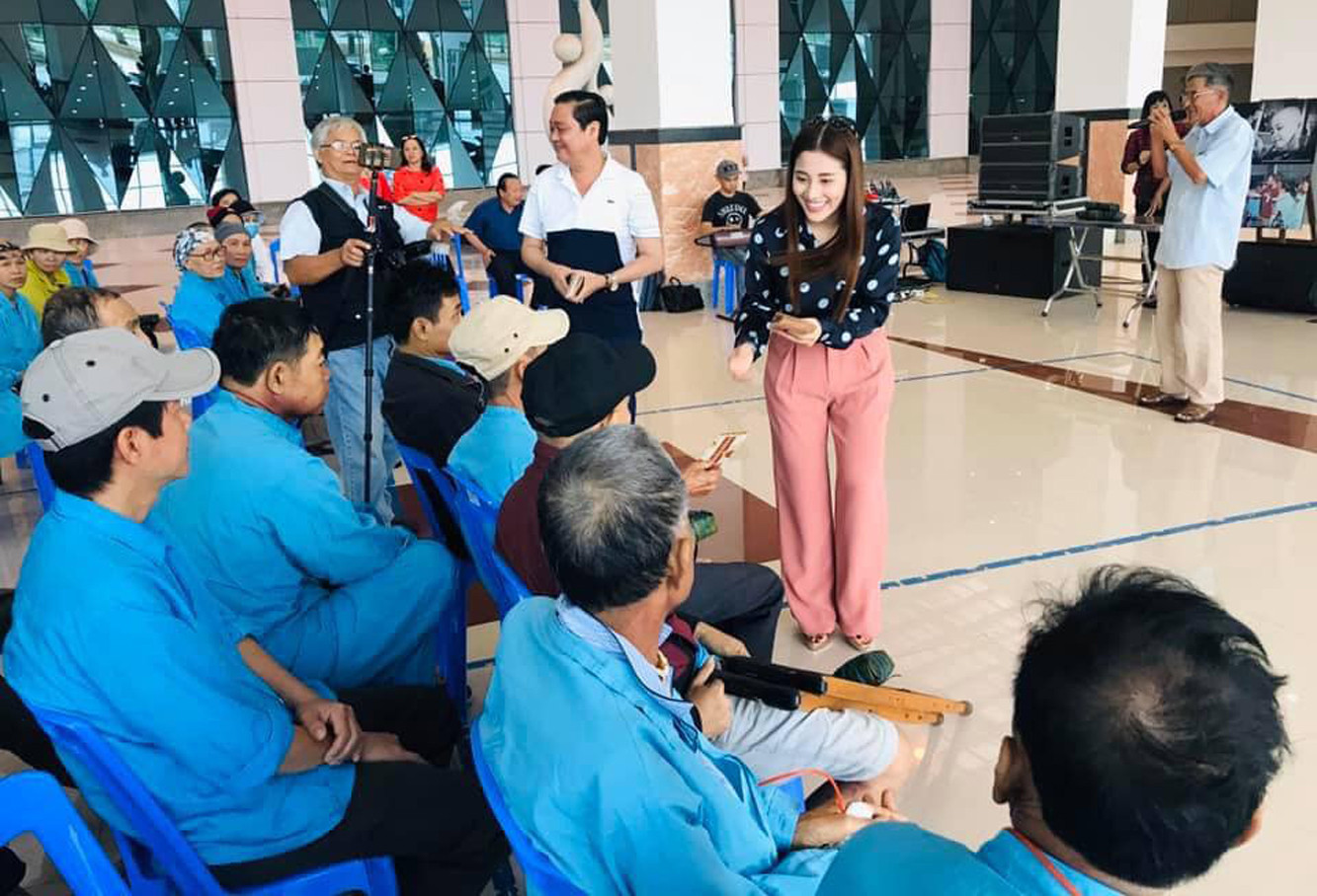 Gói hơn 2000 bánh chưng tặng bệnh nhân, người nghèo ăn Tết ảnh 1