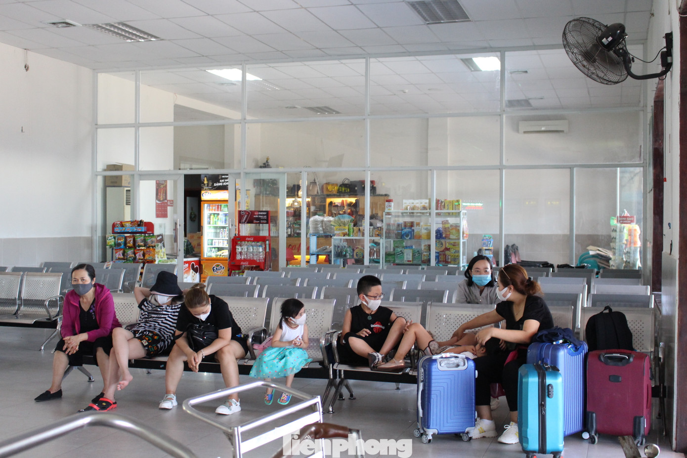 Hàng không tăng chuyến, tàu hỏa ghép toa để 'giải vây' 8 vạn khách ở Đà Nẵng ảnh 14