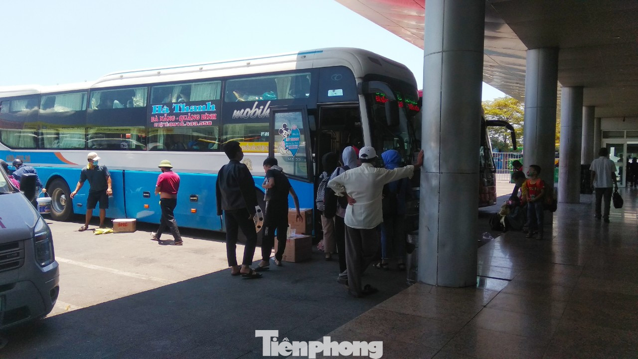 Hàng không tăng chuyến, tàu hỏa ghép toa để 'giải vây' 8 vạn khách ở Đà Nẵng ảnh 15