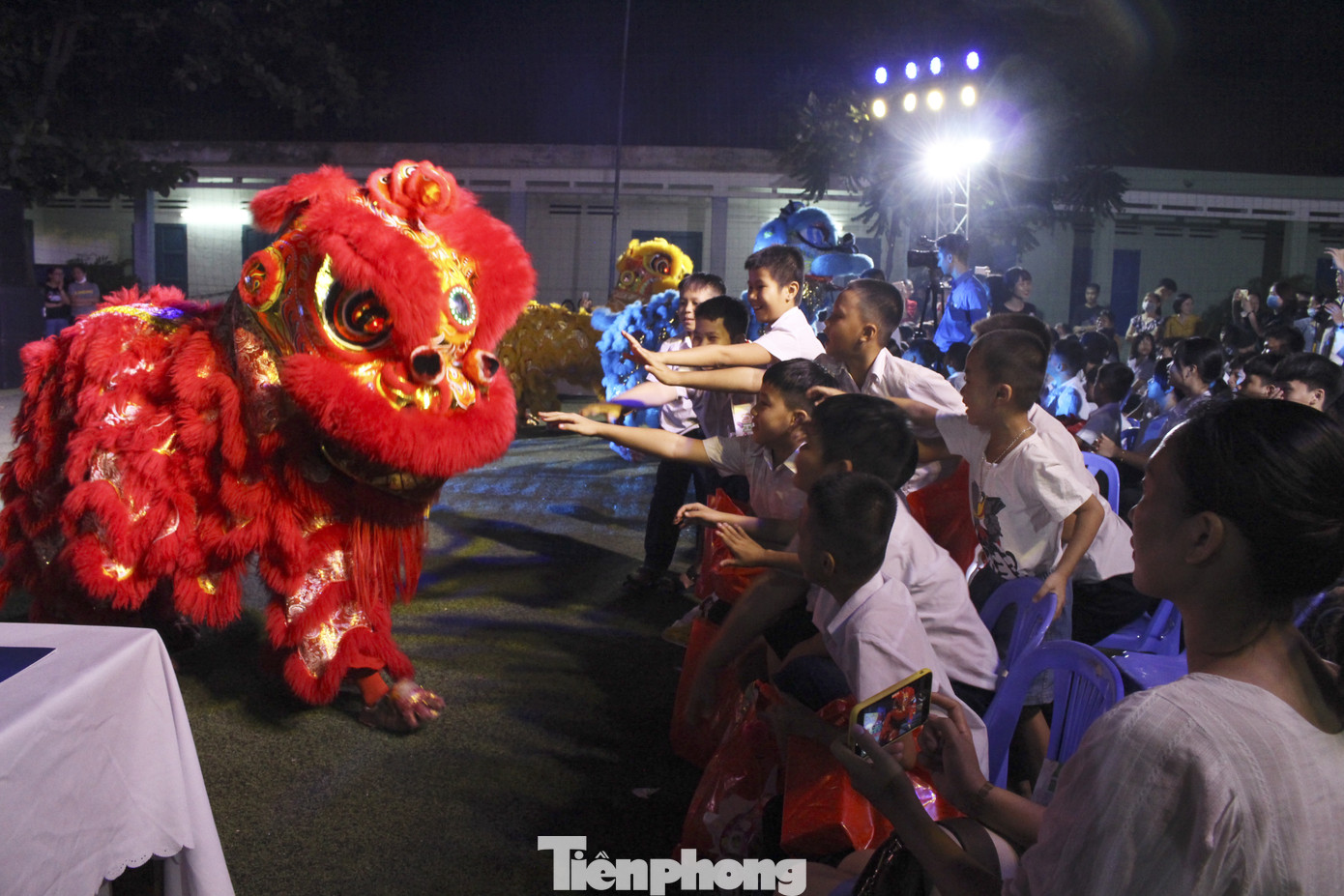Chăm lo Tết Trung thu cho trẻ em khó khăn vùng tâm dịch ảnh 2