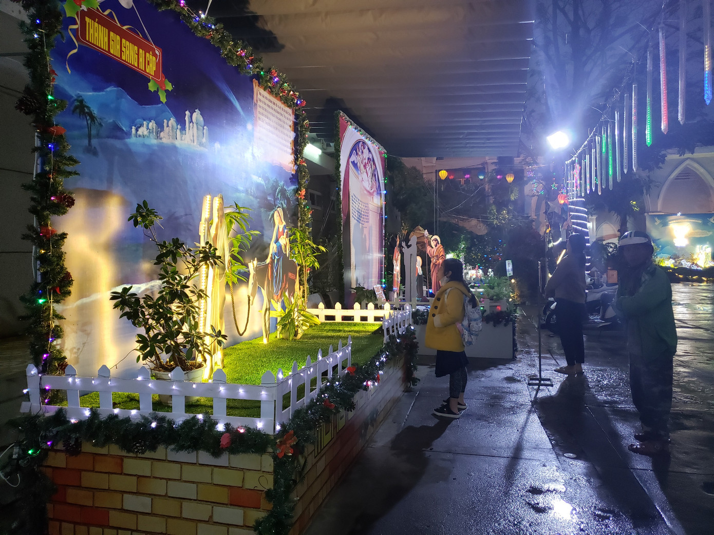 Cả nước tưng bừng đón chào Giáng sinh 2020 ảnh 69