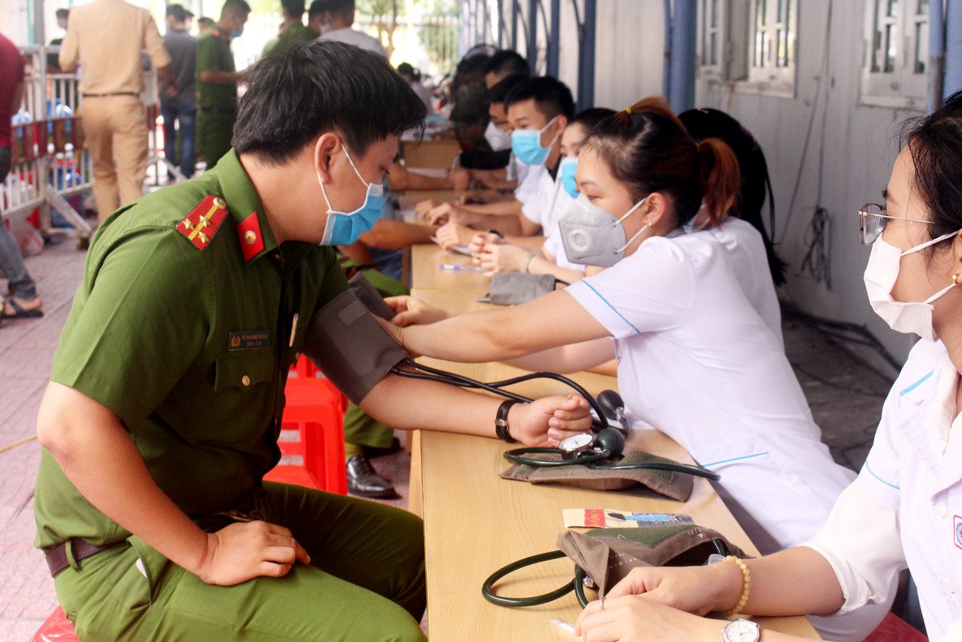 Hơn 1.400 chiến sĩ công an Đà Nẵng tham gia hiến máu tình nguyện ảnh 2