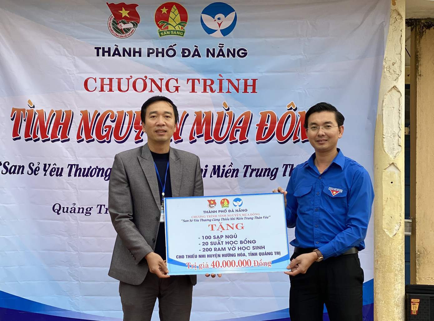 Mang đông ấm đến với trẻ em vùng núi Quảng Bình, Quảng Trị ảnh 1