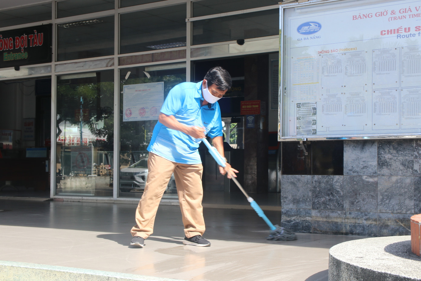 Bến xe, nhà ga Đà Nẵng đìu hiu sau lệnh 'thông đường' ảnh 8