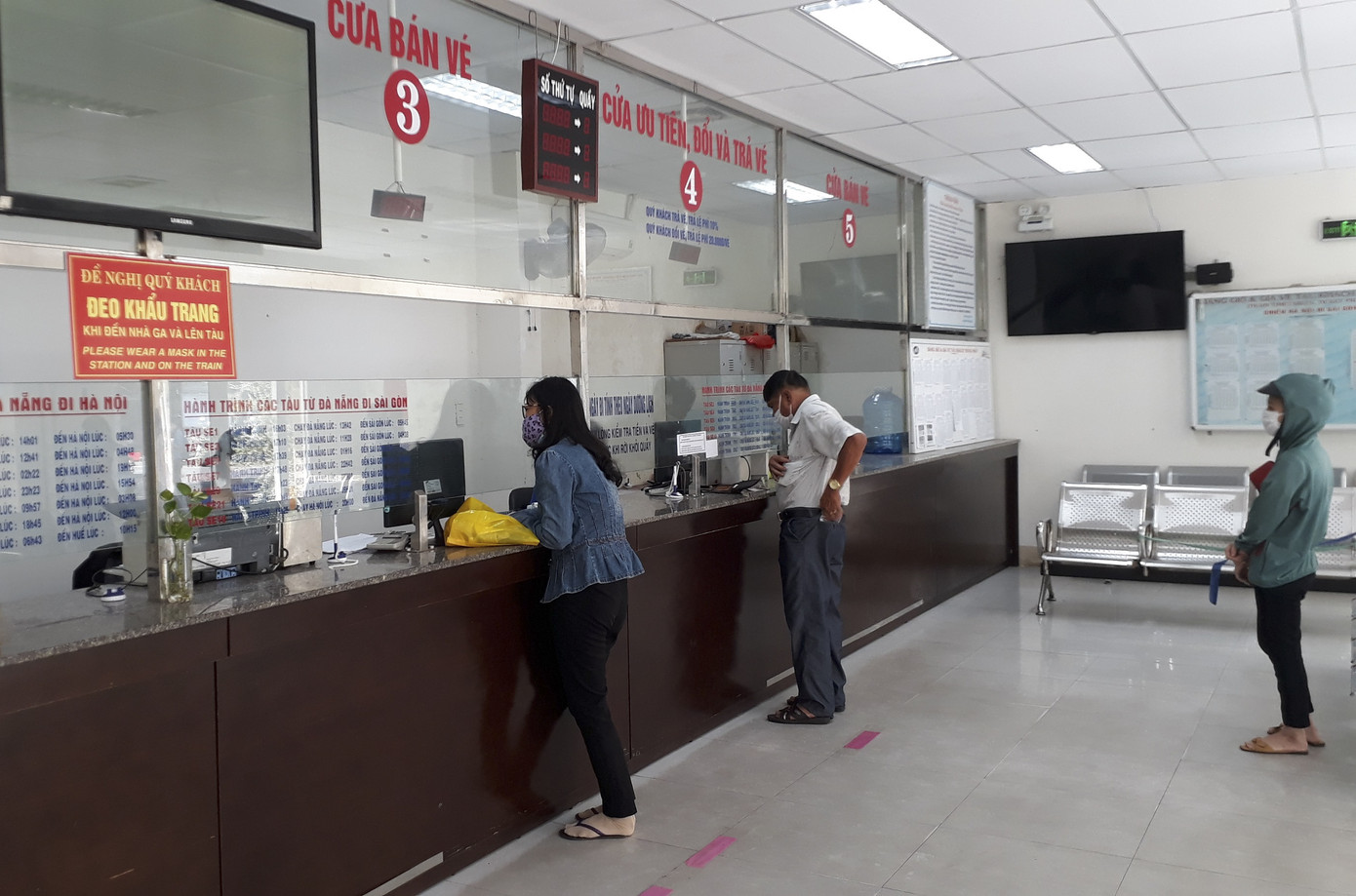 Bến xe, nhà ga Đà Nẵng đìu hiu sau lệnh 'thông đường' ảnh 7