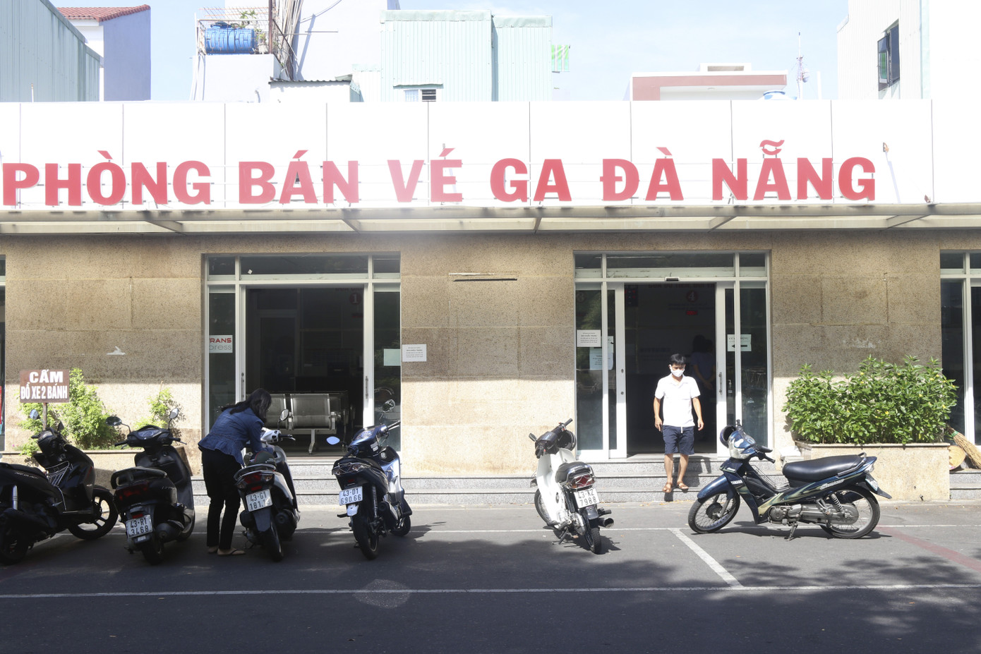 Bến xe, nhà ga Đà Nẵng đìu hiu sau lệnh 'thông đường' ảnh 5