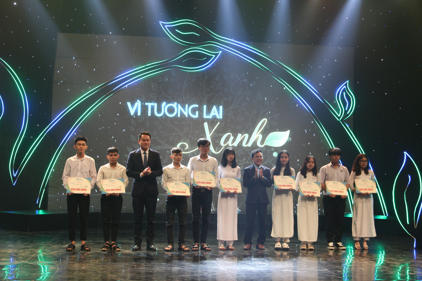 Hơn 7 tỷ đồng tiếp sức học trò bị ảnh hưởng bởi bão lũ đến trường ảnh 3