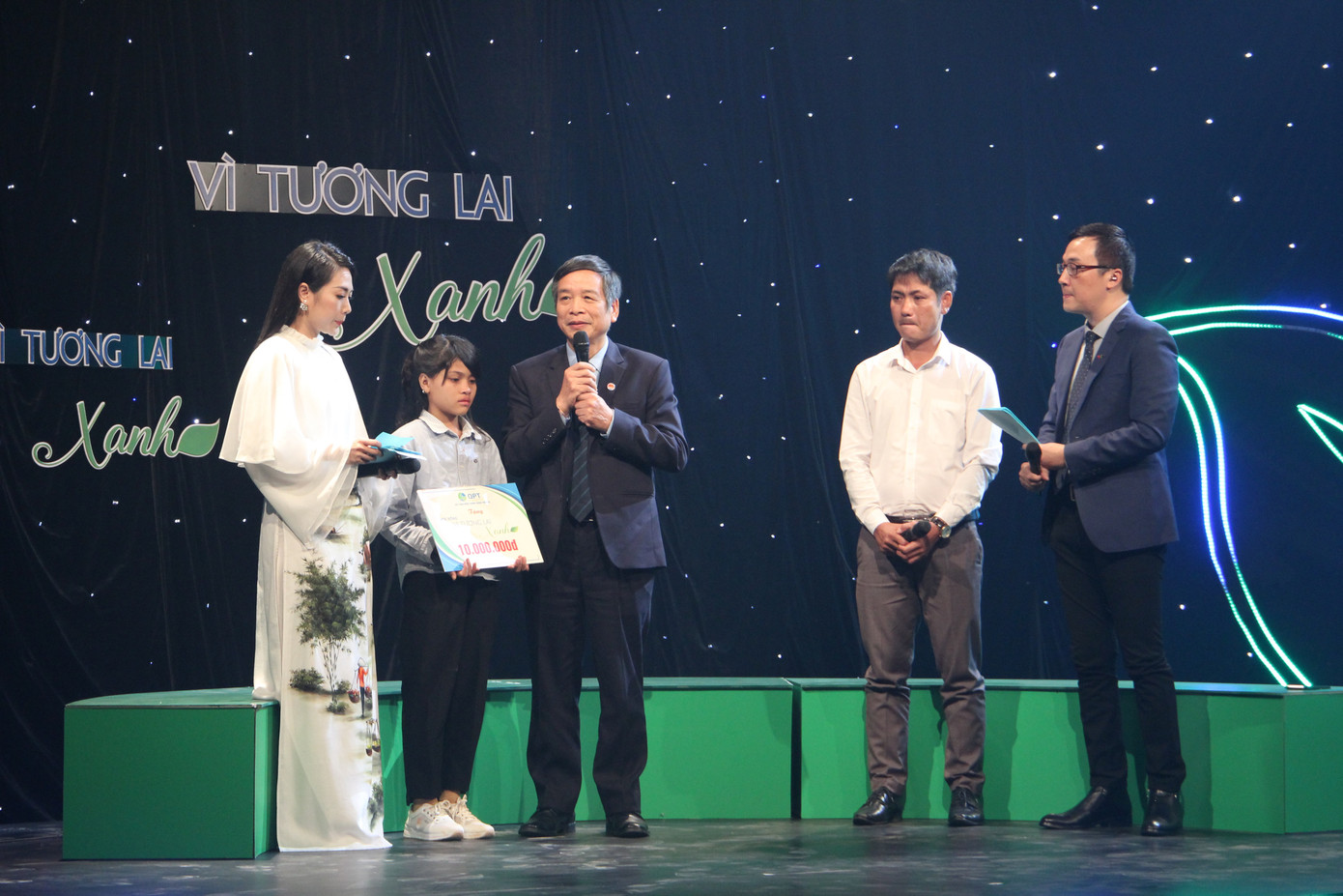 Hơn 7 tỷ đồng tiếp sức học trò bị ảnh hưởng bởi bão lũ đến trường ảnh 1