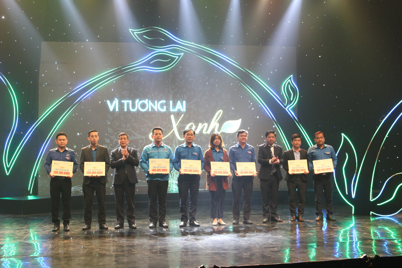 Hơn 7 tỷ đồng tiếp sức học trò bị ảnh hưởng bởi bão lũ đến trường ảnh 2