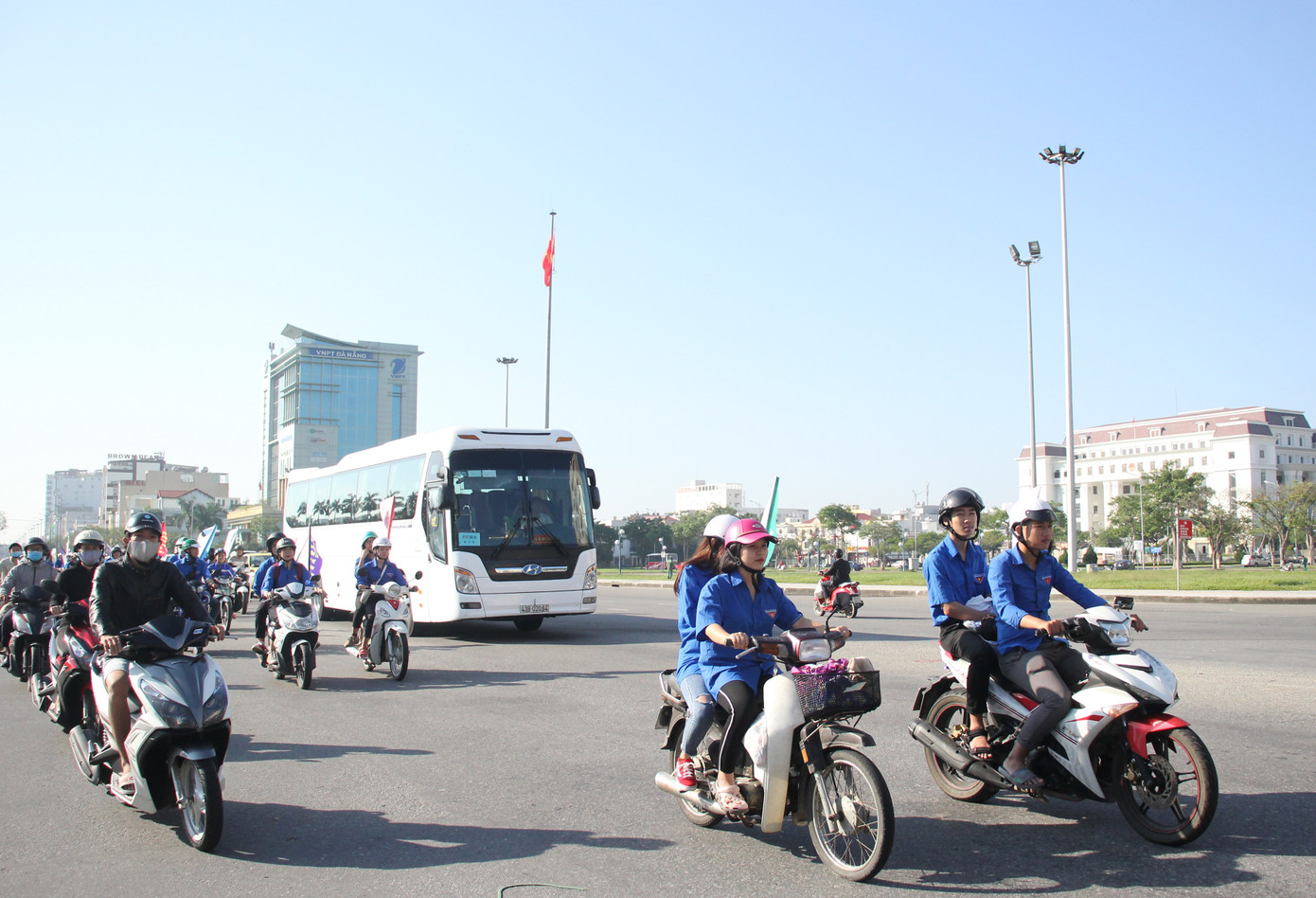 Hơn 1000 bạn trẻ diễu hành phòng chống HIV/AIDS ảnh 1