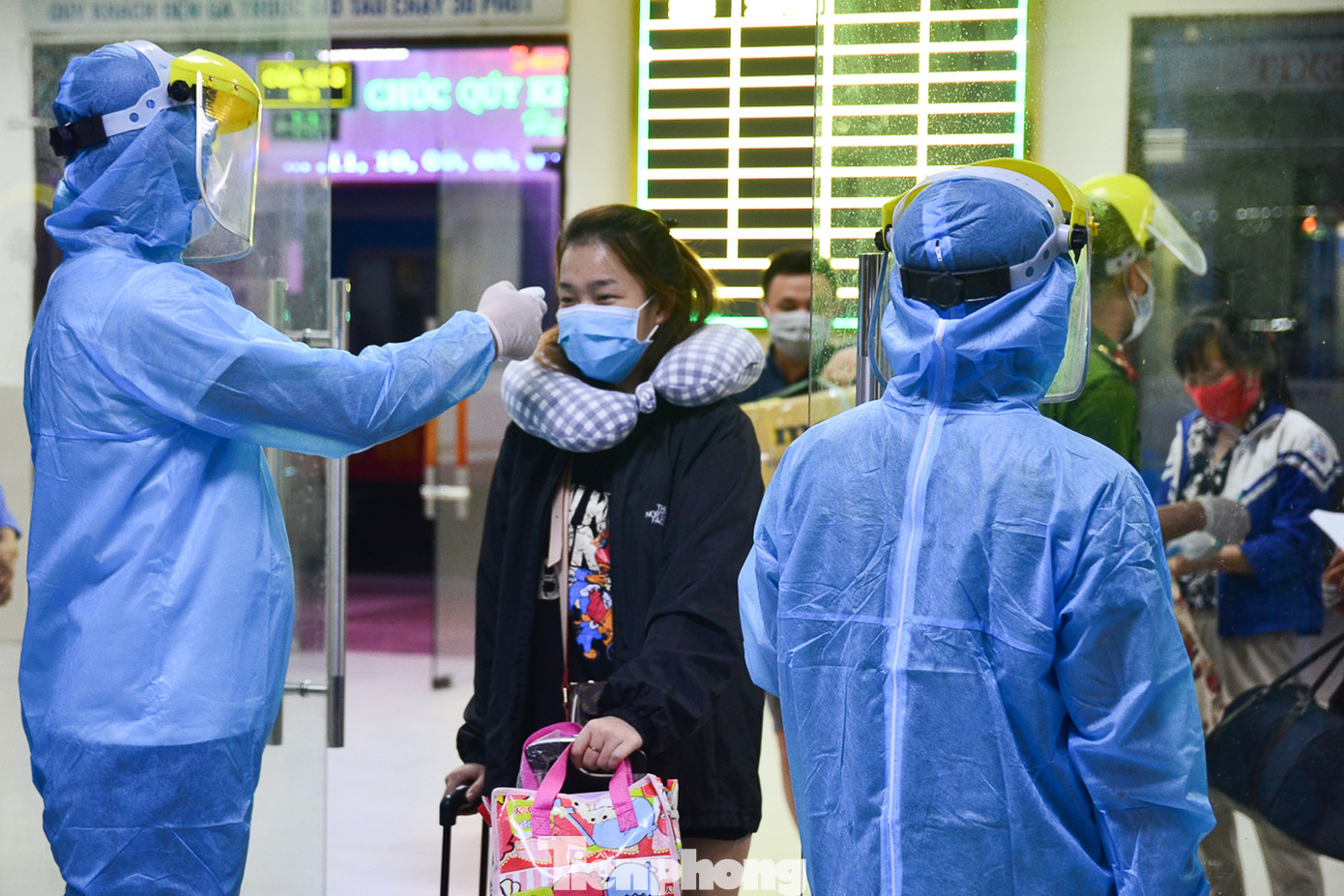 Cận cảnh quy trình kiểm soát dịch 2 chiều tại Ga Đà Nẵng ảnh 11