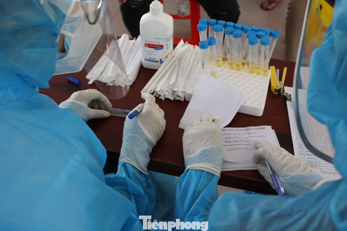 Tâm trạng 11.000 thí sinh Đà Nẵng thế nào khi được xét nghiệm SARS-CoV-2 ảnh 14