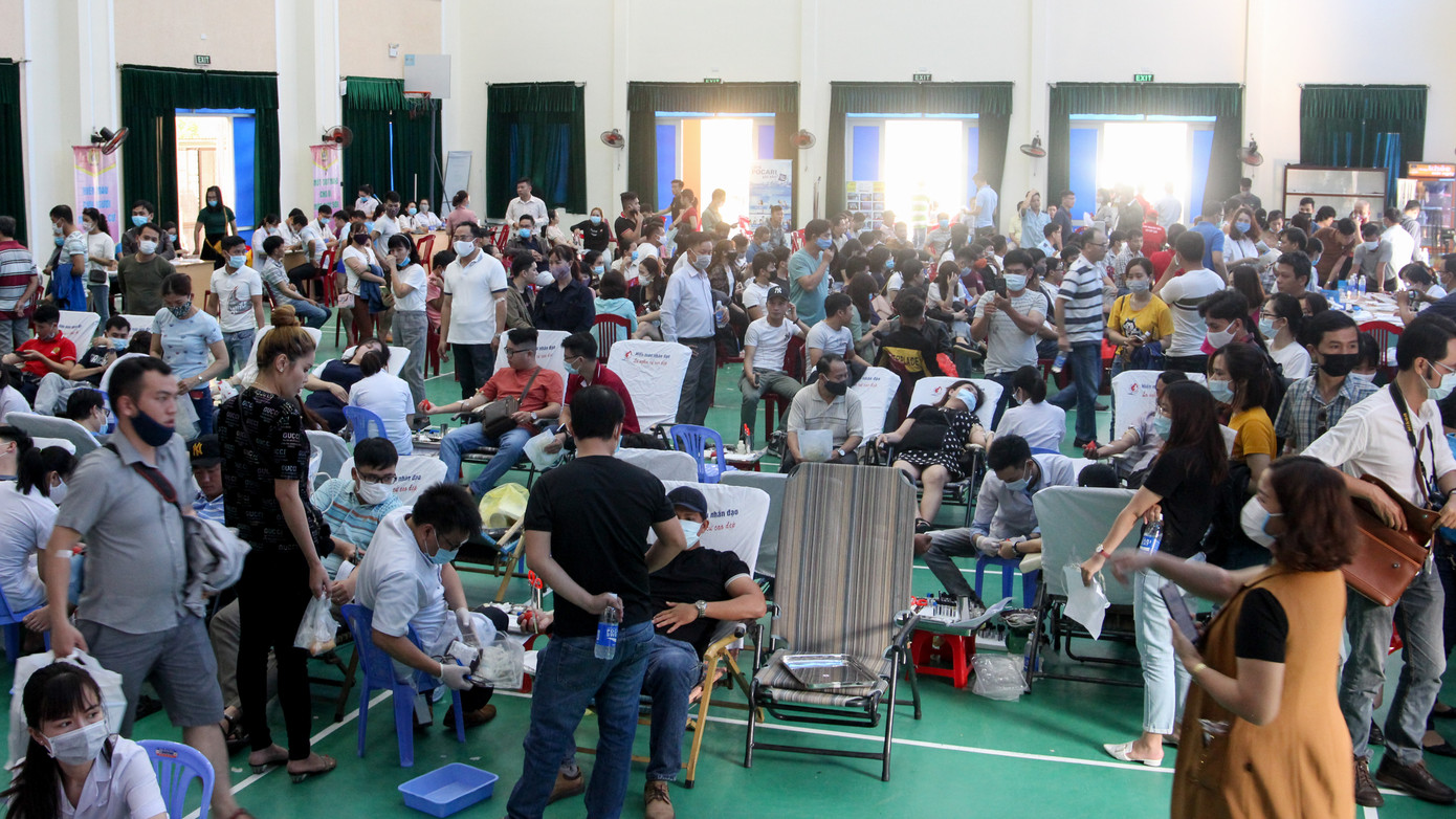 Công nhân, người lao động hiến máu tình nguyện ảnh 1