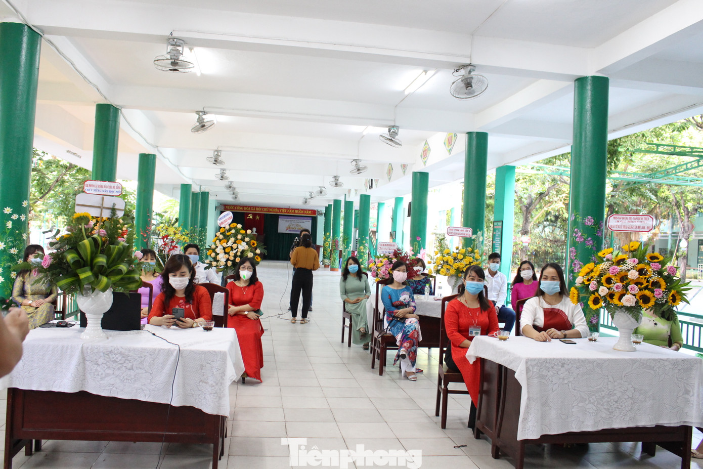 Đà Nẵng - Lễ khai giảng chỉ có thầy cô giáo, học trò ở nhà xem màn hình ảnh 9