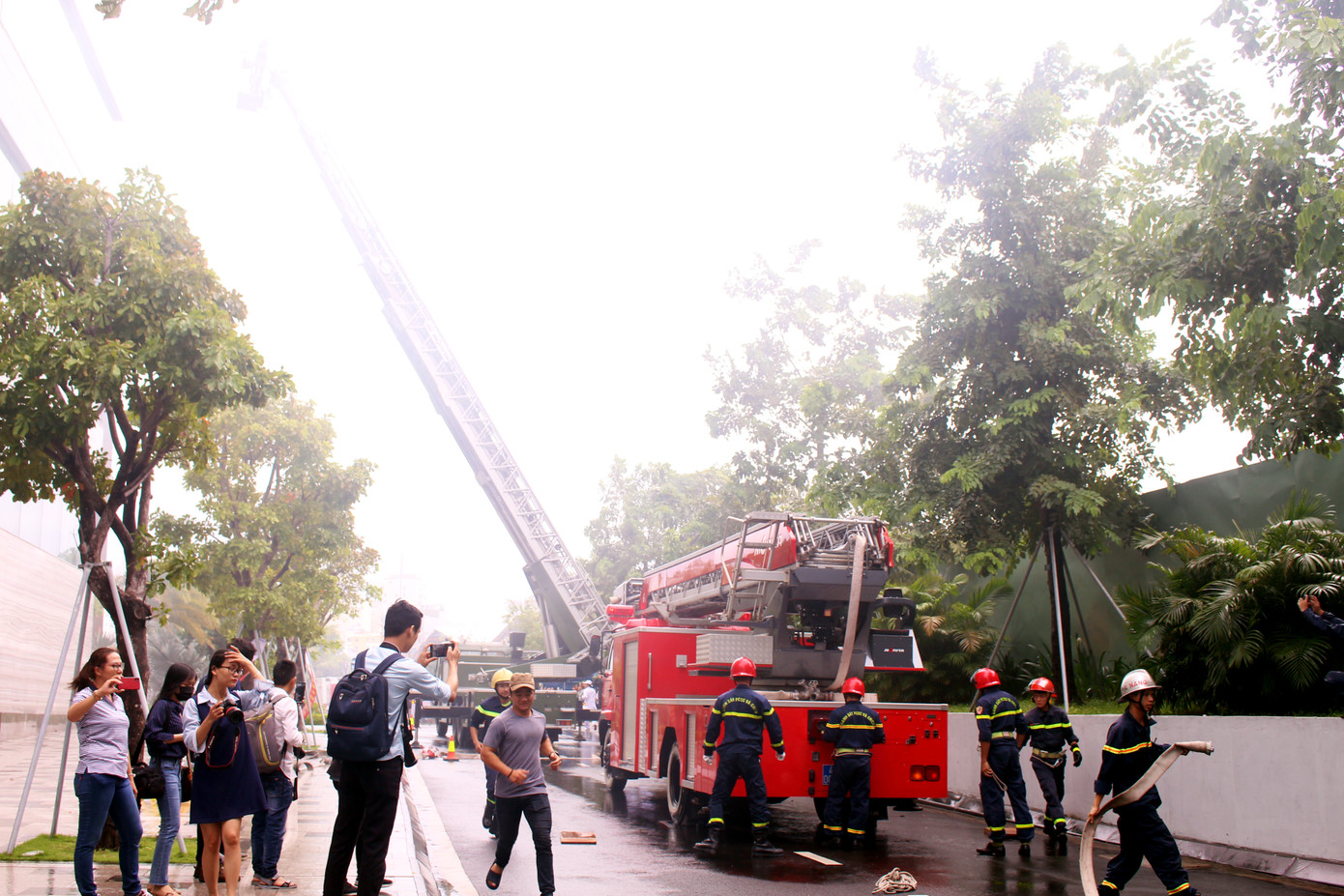1000 người diễn tập chữa cháy tại Đà Nẵng ảnh 1