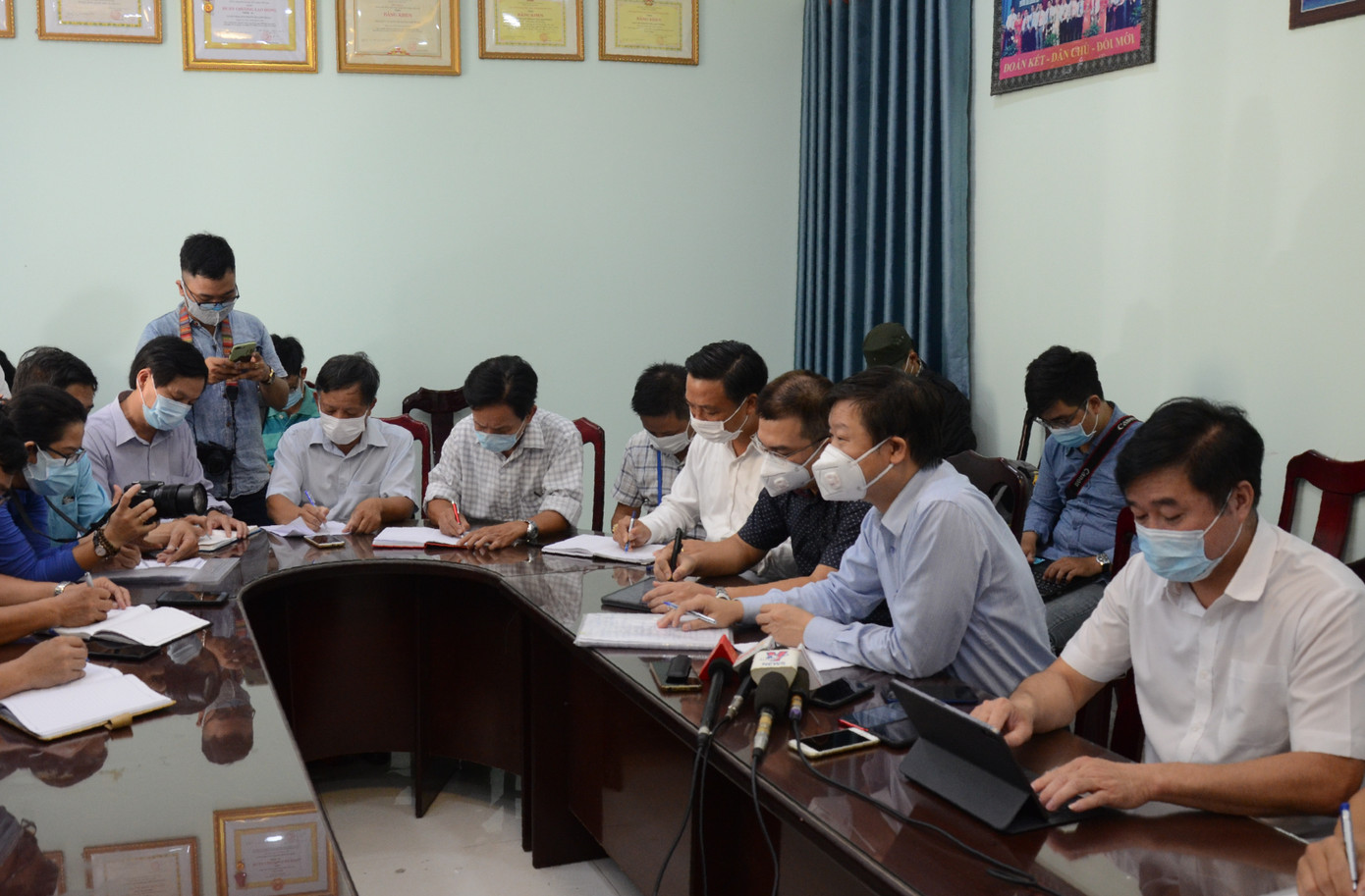 Đà Nẵng lấy mẫu xét nghiệm diện rộng nơi bệnh nhân COVID-19 sinh sống và lui tới ảnh 2