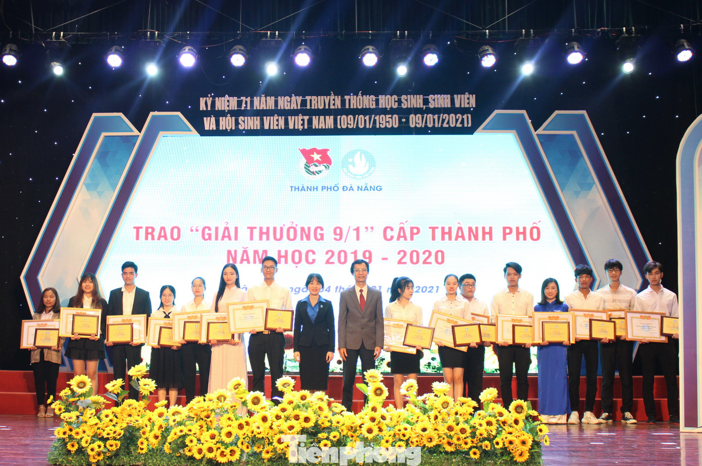 Thành Đoàn Đà Nẵng tặng 300 vé xe Tết cho sinh viên ảnh 2