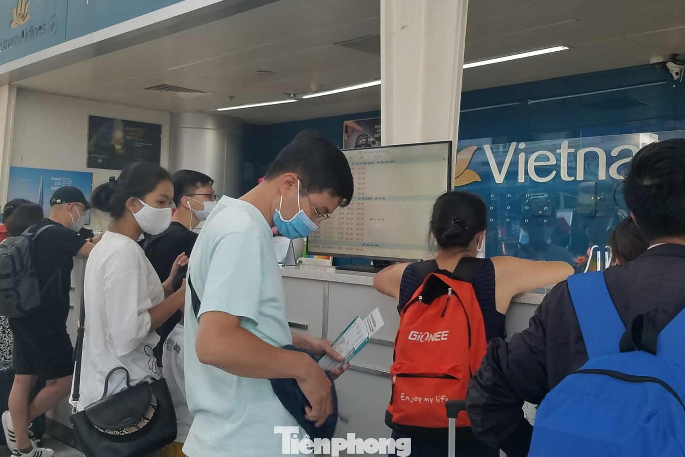 Khách du lịch đổ dồn về sân bay Đà Nẵng 'chạy' giãn cách xã hội ảnh 4