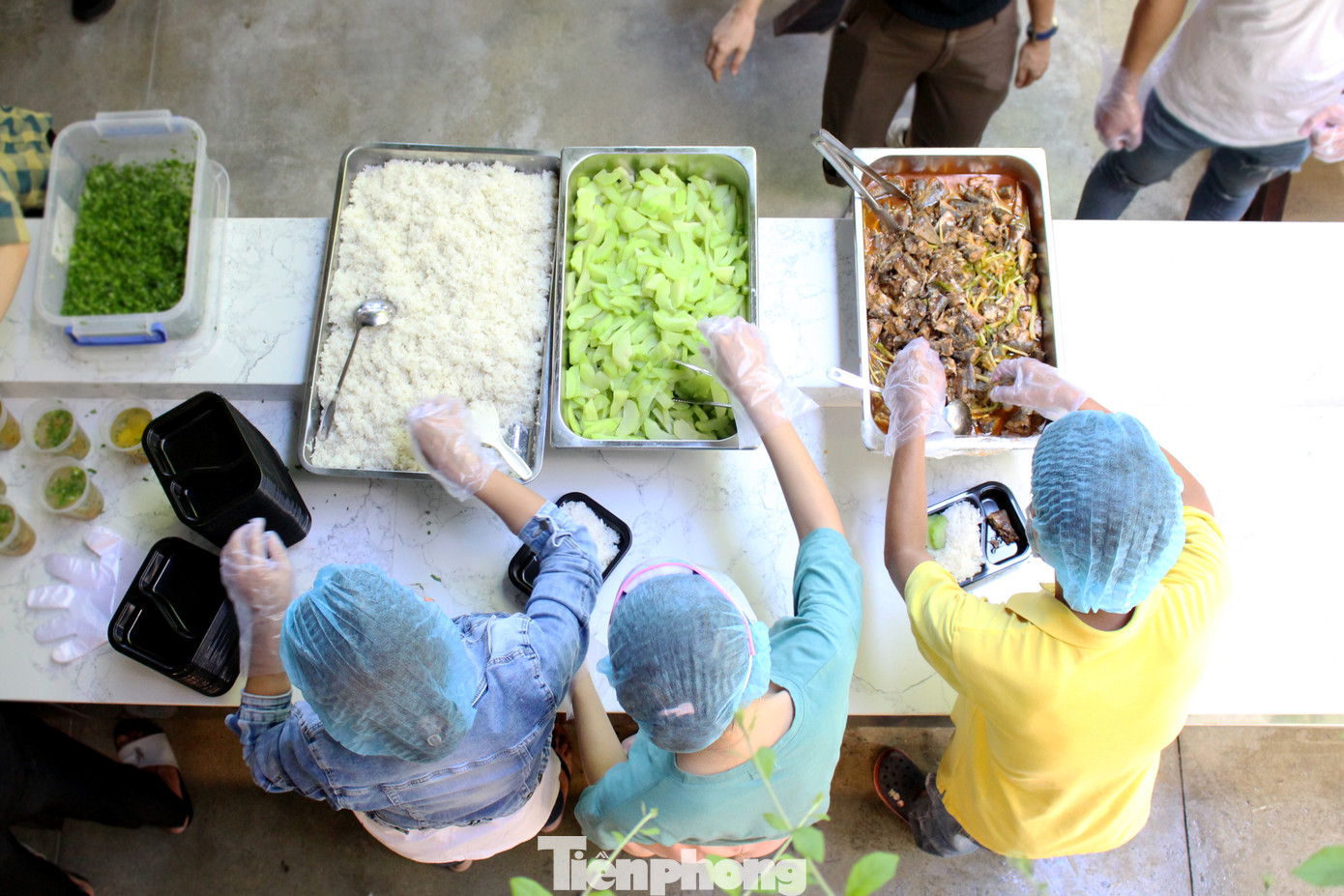 Bếp thiện nguyện '5 sao', ngày nấu ngàn suất cơm cho tuyến đầu ảnh 5